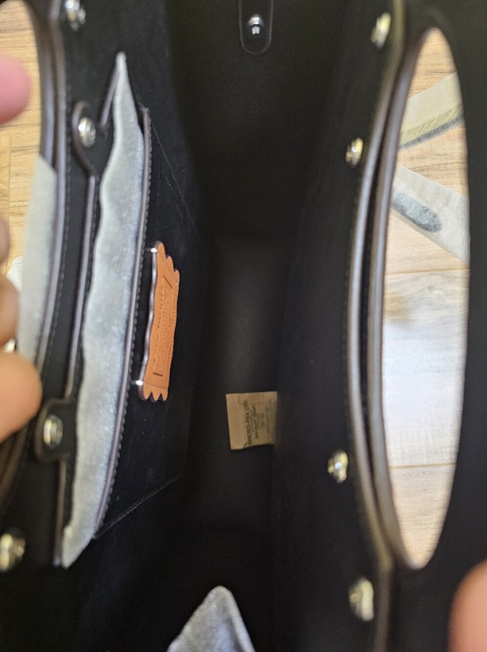 New Cloud Handle Tote in Coachtopia Leather - Picture 10 of 17